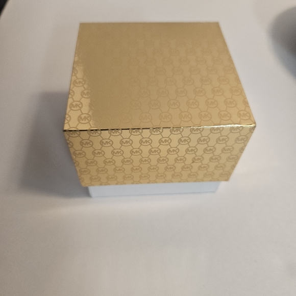 Michael Kors Earring and Bracelet gift set - Picture 3 of 9